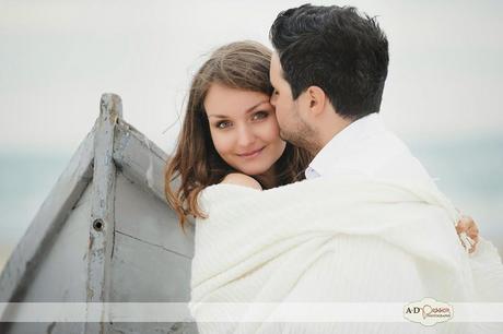 Una postboda romántica a orillas del mar
