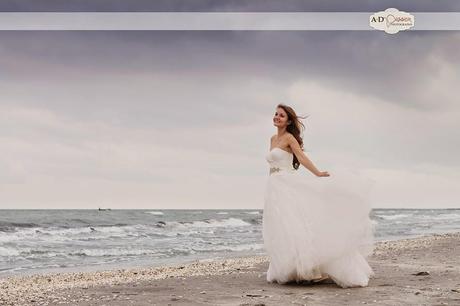 Una postboda romántica a orillas del mar
