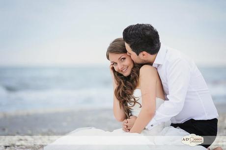 Una postboda romántica a orillas del mar