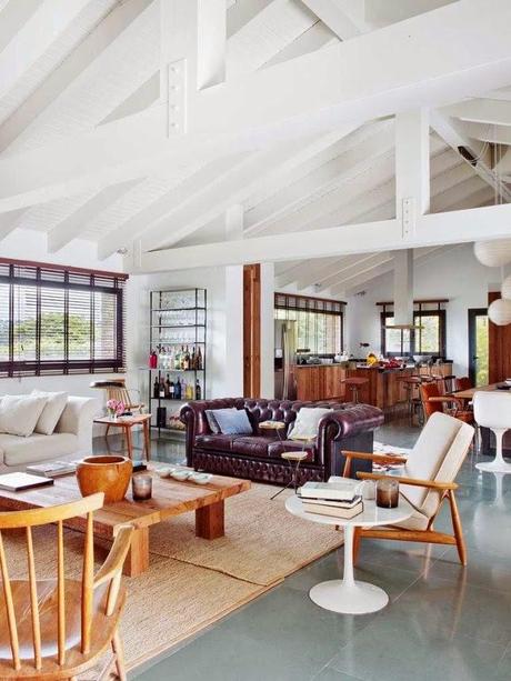 UNA CASA DE CAMPO CON MATERIALES NOBLES