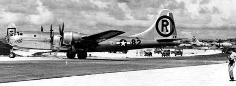 Enola Gay, probablemente el B-29 más famoso de la historia, en tierra tras el bombardeo de Hiroshima