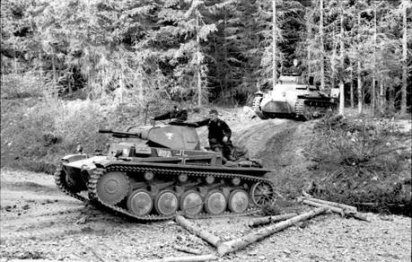 Unidades Panzer atravesando con éxito las Ardenas, que los franceses consideraban inexpugnables