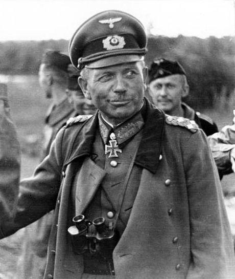 Retrato de Heinz Guderian con el uniforme de general de la Wehrmacht