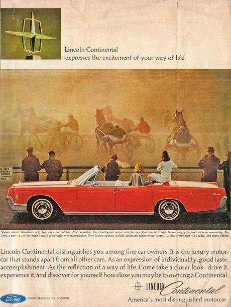 Un convertible de cuatro puertas