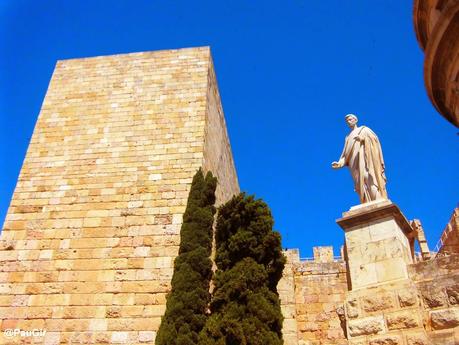 Foto encontrada en el magnífico blog http://constructoresdearteblog.blogspot.com.es/2014/03/anfiteatro-romano.html