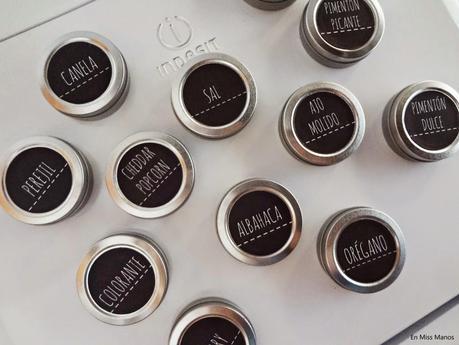 Etiquetando. Especieros y botes. Etiquetando. Especieros y botes.