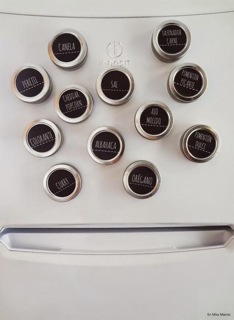 Etiquetando. Especieros y botes. Etiquetando. Especieros y botes.