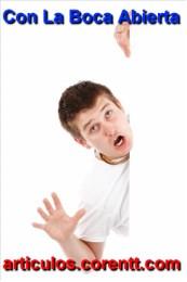 con la boca abierta