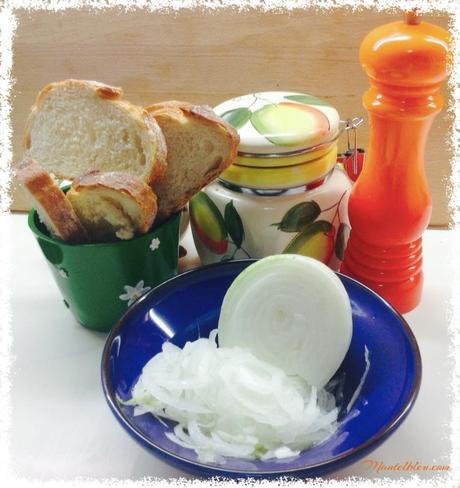Tosta de medallones de manitas con piquillos y almendras 4