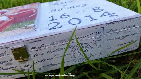 con unas cajitas de puros.......y ganchillo