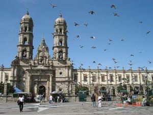 800px-Basilica_de_Zapopan_atrio