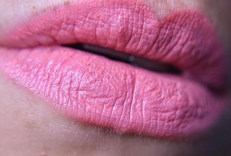 Think Pink Mega Last Lip Color de Wet ‘n Wild y #MoreKisses, una Buena Causa