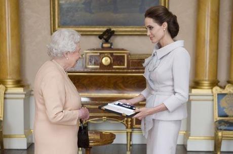 Angelina Jolie Isabel II dama de honor