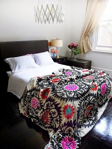 Inspiración de fin de semana: Suzanis a los pies de la cama