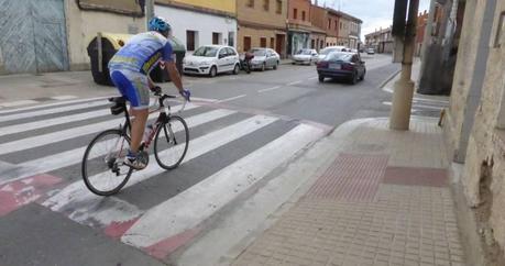 El consistorio ha rebajado los bordillos más conflictivos. - Foto: ÁNGEL DE CASTRO