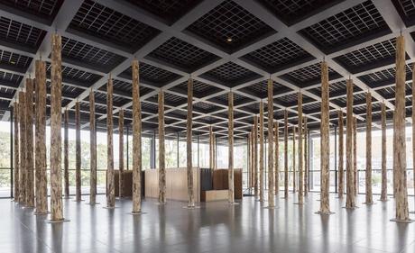 Un bosque en el interior de un clásico como Mies van der Rohe, Berlín