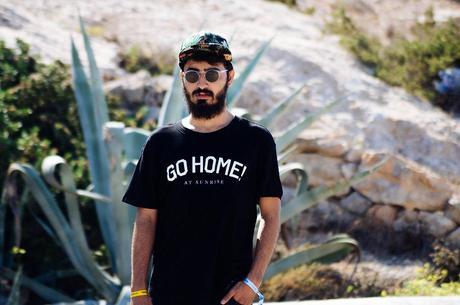 glamour_narcotico_ibiza_outfit_menswear_streetstyle_cap_bershka_shirt_bershka_shorts_h&m_ugly_shoes_pull&beard (2)