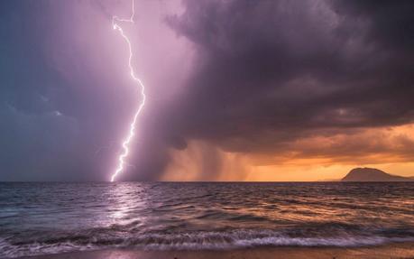 LA ULTIMA NOCHE EN TREMORE BEACH - Mikel Santiago