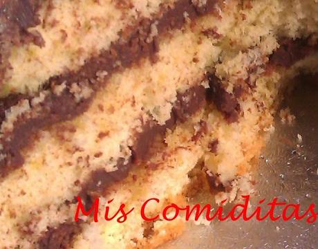 TARTA CERDITOS BAÑÁNDOSE EN EL BARRO