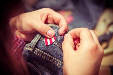 Cómo personalizar y rasgar tus jeans Levis? DIY