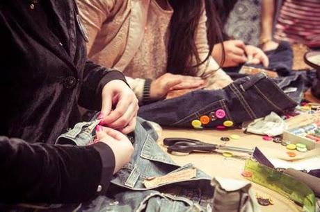 Cómo personalizar y rasgar tus jeans Levis? DIY