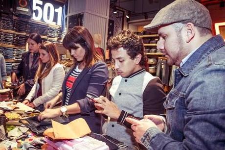 Cómo personalizar y rasgar tus jeans Levis? DIY