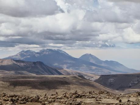 El Mirador de los Volcanes de Patapampa y el Arte Rupestre de Sumbay