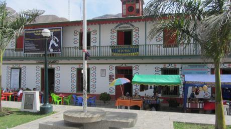 Antioquia, un Retablo Tamaño Familiar Antioquia, un Retablo Tamaño Familiar