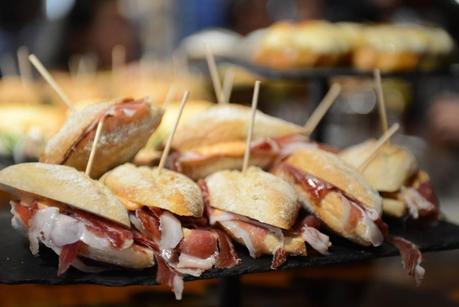 Pinchos, carnes, pescados.... ¡ay madre, después habrá que hacer dieta!