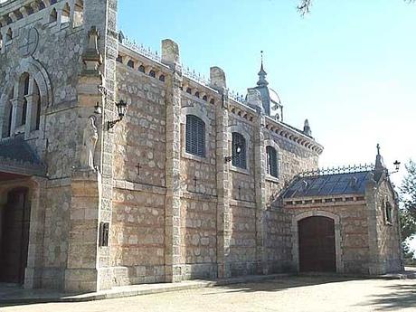 Ermita Modernista de la Virgen del Rosario de Pastores en Huerta de Valdecarabanos