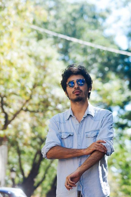 West-vintage_dnim_shirt-hm_black_shirt_skinny-jeans-hm_slippers-glamournarcotico-fashionblog-menswear-street-style-outfit-charlie-cole-malefashion (1)