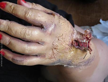 {Halloween} Makeup: mano de zombie, con latex