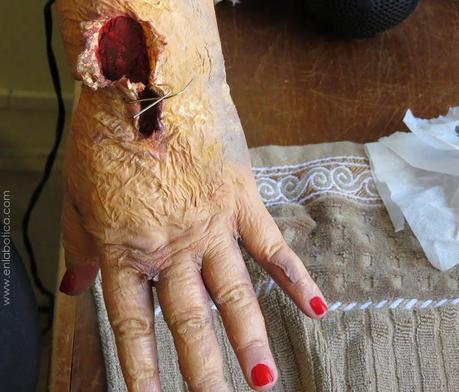 {Halloween} Makeup: mano de zombie, con latex
