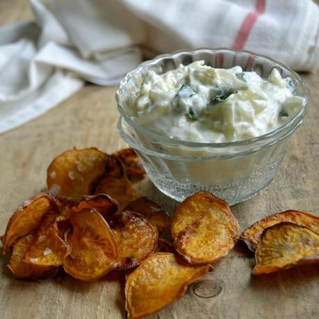 CHIPS DE BONIATO CON TZATZIKI DE MANZANA
