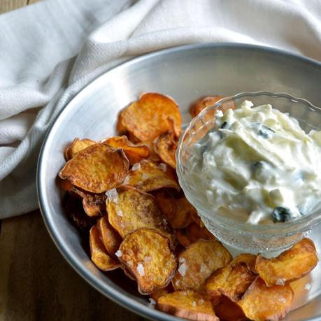 CHIPS DE BONIATO CON TZATZIKI DE MANZANA