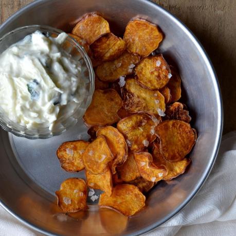 CHIPS DE BONIATO CON TZATZIKI DE MANZANA