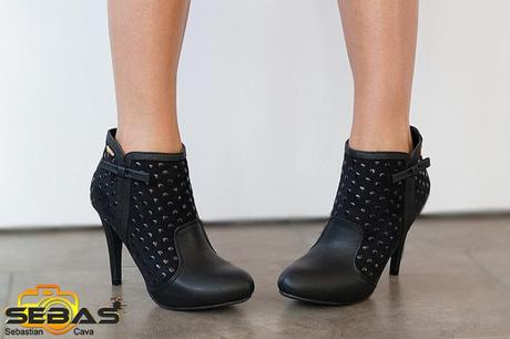 Botín negro Refresh con puntos en relieve