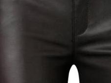 Pantalones piel: Cómo combinarlos