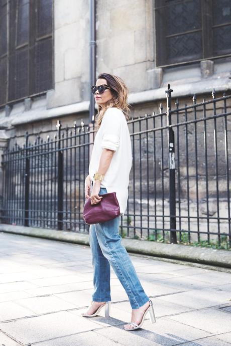 Keep it Simple Denim_Levis_Vintage-White_Shirt-Sandals-Burgundy_Clutch-Paris-Street_Style-Karen_Walker-28