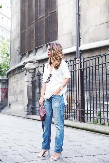 Keep it Simple Denim_Levis_Vintage-White_Shirt-Sandals-Burgundy_Clutch-Paris-Street_Style-Karen_Walker-23