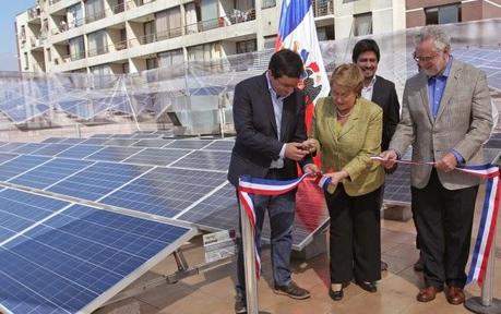 Ministerio del Medio Ambiente inaugura el mayor sistema de autoabastecimiento energético del centro cívico de Santiago