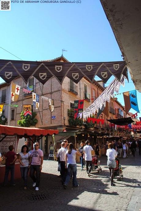 FOTOGRAFÍAlcalá: Collage fotográfico del Mercado Cervantino o Medieval de Alcalá de Henares.