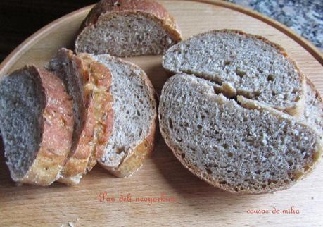 Tostas de carne, setas silvestres y calabacín