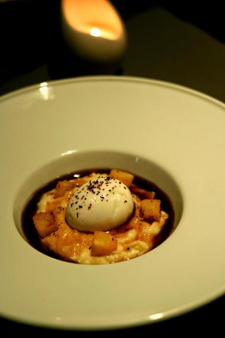 HUEVO CON JUGO DE CARNE Y CREMA DE PATATA