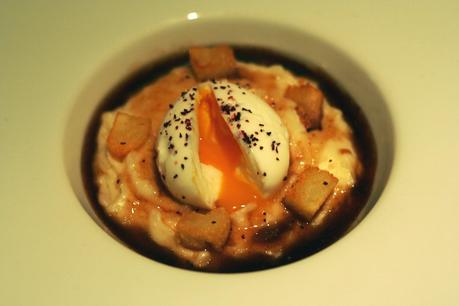 HUEVO CON JUGO DE CARNE Y CREMA DE PATATA