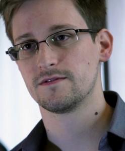 El exempleado de la CIA Edward Snowden, exiliado actualmente en Rusia por hacer públicos documentos de alto secreto de la NSA. Asegura que Israel y Estados Unidos han creado el EI. Fuente: Wikipedia.