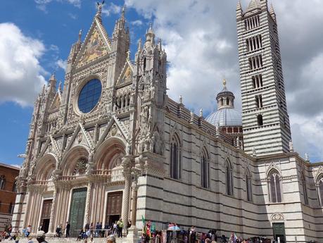 SIENA   UN   DÍA   DE   AMOR   EN   LA   TOSCANA