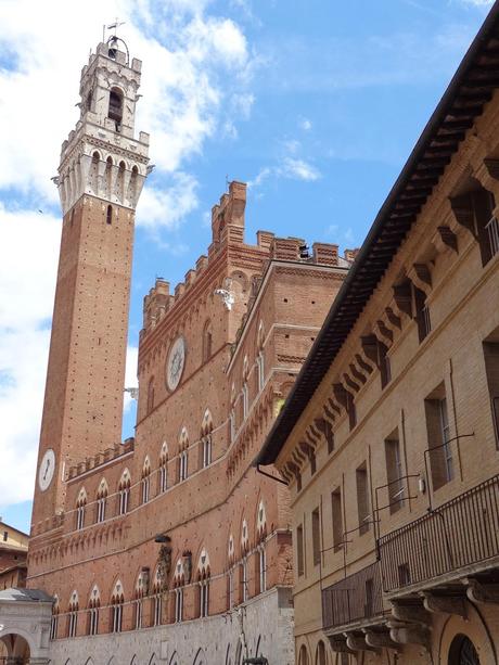 SIENA   UN   DÍA   DE   AMOR   EN   LA   TOSCANA