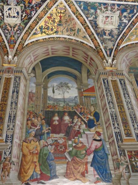 SIENA   UN   DÍA   DE   AMOR   EN   LA   TOSCANA