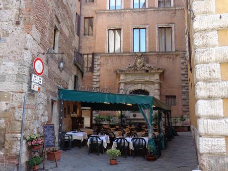 SIENA   UN   DÍA   DE   AMOR   EN   LA   TOSCANA